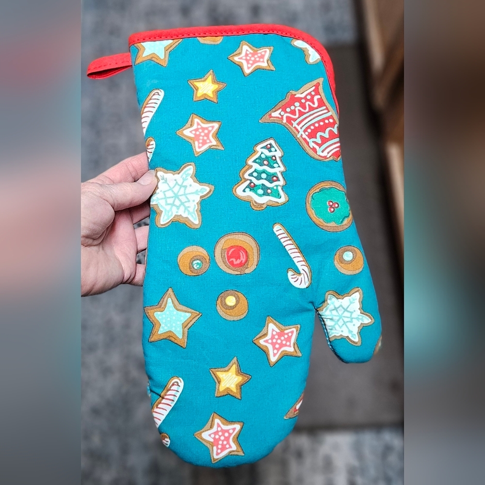 The Pioneer Woman New Holiday Oven Mitt